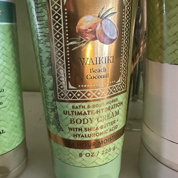 Bath & Body Works Waikiki Beach Coconut Suncare Set - Green and Gold - Picture 3 of 6